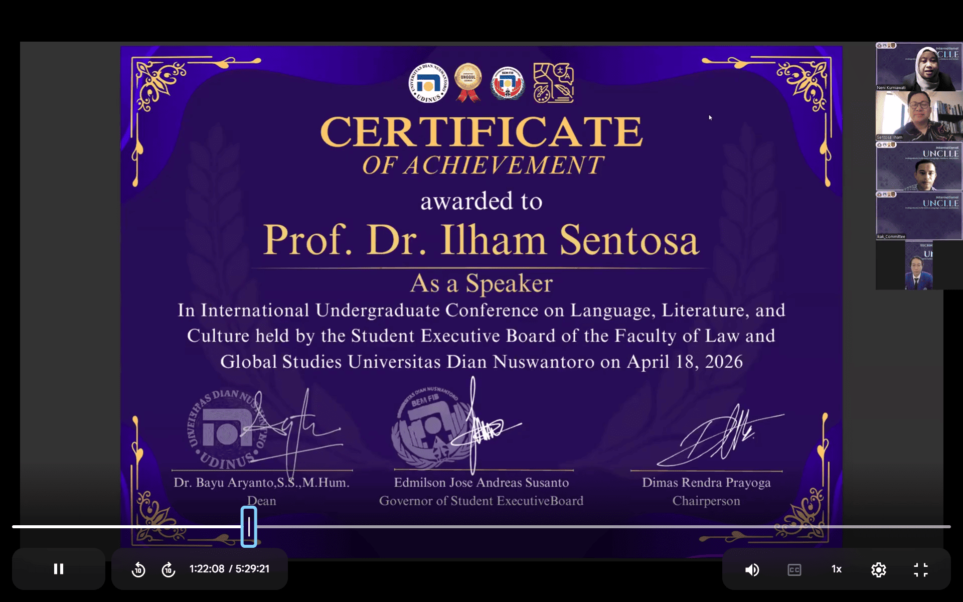 Penyerahan Sertifikat kepada Keynote Speaker 1